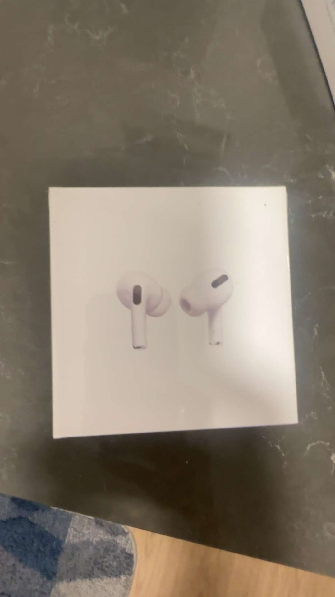 AirPods