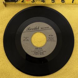 7-inch vinyl single record of Darrell Banks' song "Open the Door to Your Heart" on the Revilot label. 