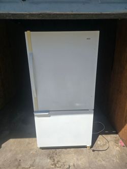 Free fridge - works