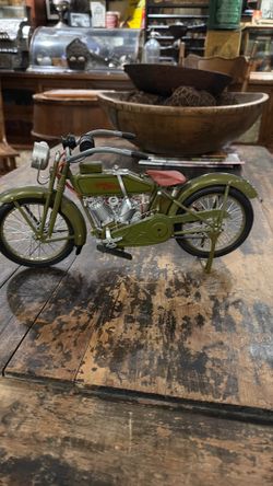 Harley Davidson 1/6  scale diecast motor cycle