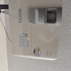BenQ 3D Home Theater Projector Great Condition - OBO