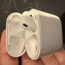 Apple AirPods first generation - Right Side Plus Case 