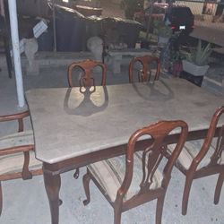Kitchen Table 5 Chairs 