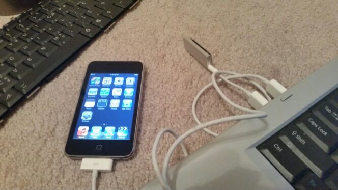Apple Ipod touch 2nd Gen, 8gb, barely used!