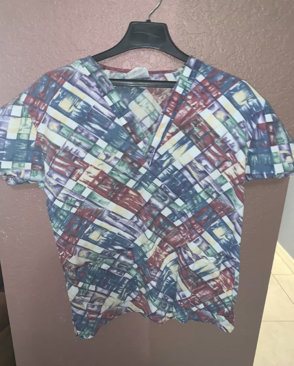 Women's Crest Scrub Top Size Small With Pockets