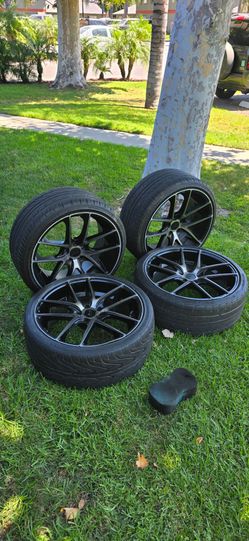 4 rims number 20, as seen in the photo, are good 2 tires are not good 399.