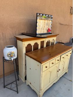 Free wardrobe, mirror & vanity