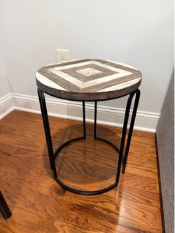 Decorative black and wood design top end table