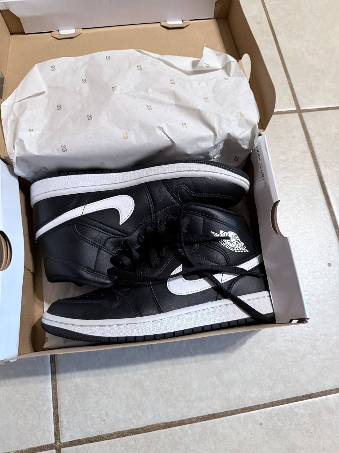 Wmns Air Jordan mid 1