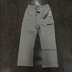 NEW YEZZY MD ESSENTIAL 