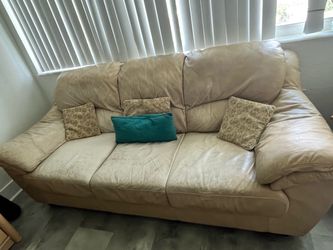 FREE COUCH