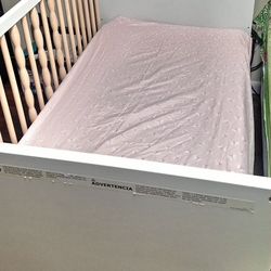 Baby Crib With Mattress 