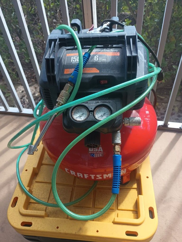 CRAFTSMAN 6 GALLON 150 PSI AIR COMPRESSOR WITH ATTACHMENTS