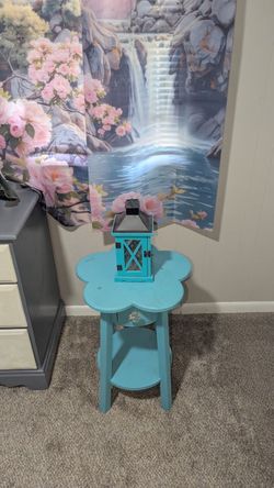 Pottery Barn Kids Blue Flower Shaped One Drawer Bottom Shelf Side Table