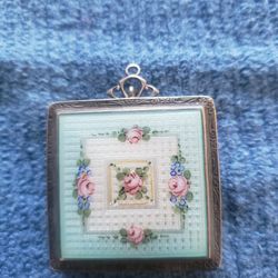 1920's Rare vintage compact with rouge, and a mirror