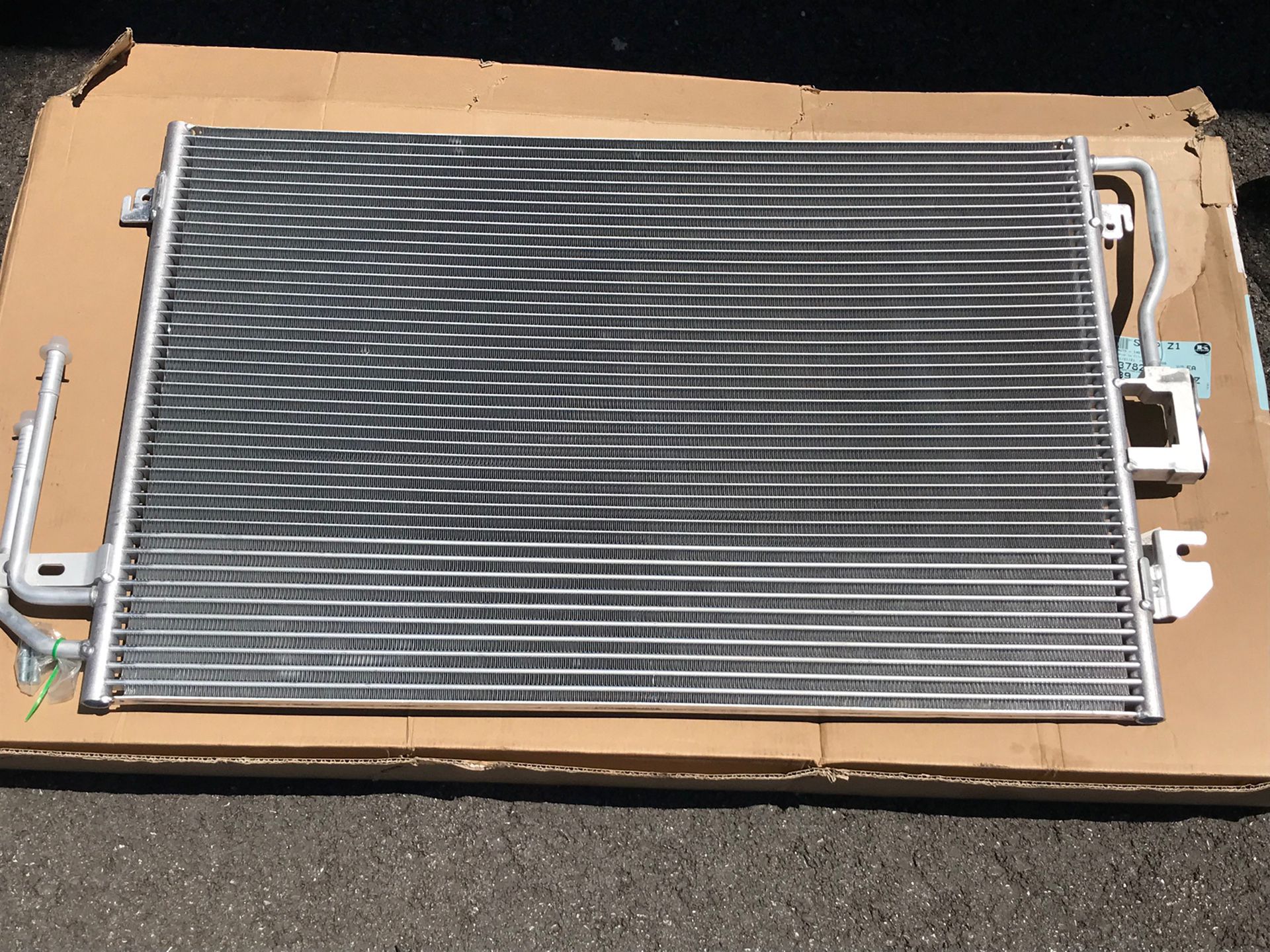 BRAND NEW/OUT THE BOX AC Condenser