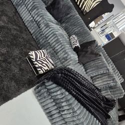 ✨️XL Sectional Sofas✨️ Furniture Queen Bedrooms, Dining Avail