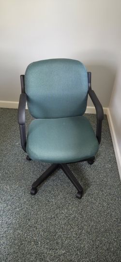 Global Low-back Swivel/ Tilt Desk Chair