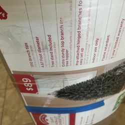 Christmas Tree 7.5 Tall 