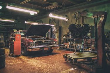 Auto technician Service Running or not Cheap Service For Any Fast Cars Economy Cars service For Cheap