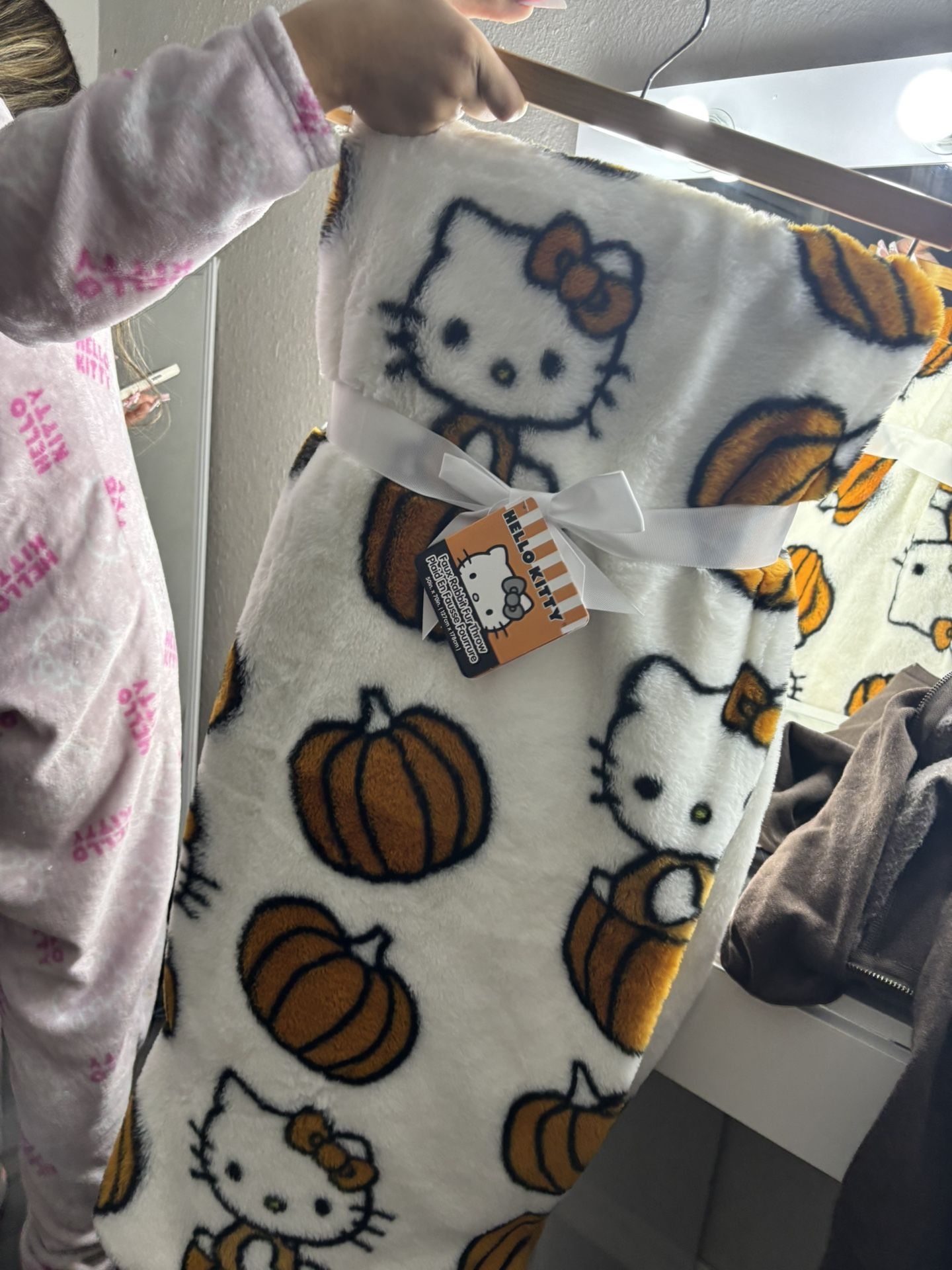 Hello Kitty Autumn Blanket