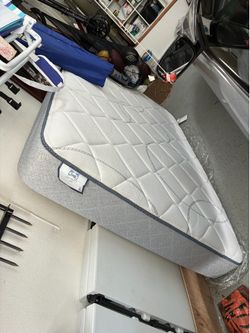 Sealy Lily Glen Plush Full Size Mattress Very Good Condition
