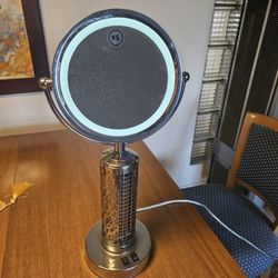 Two Sided Magnifying Lightes Makeup Mirror. Regular And 5x Mirror.