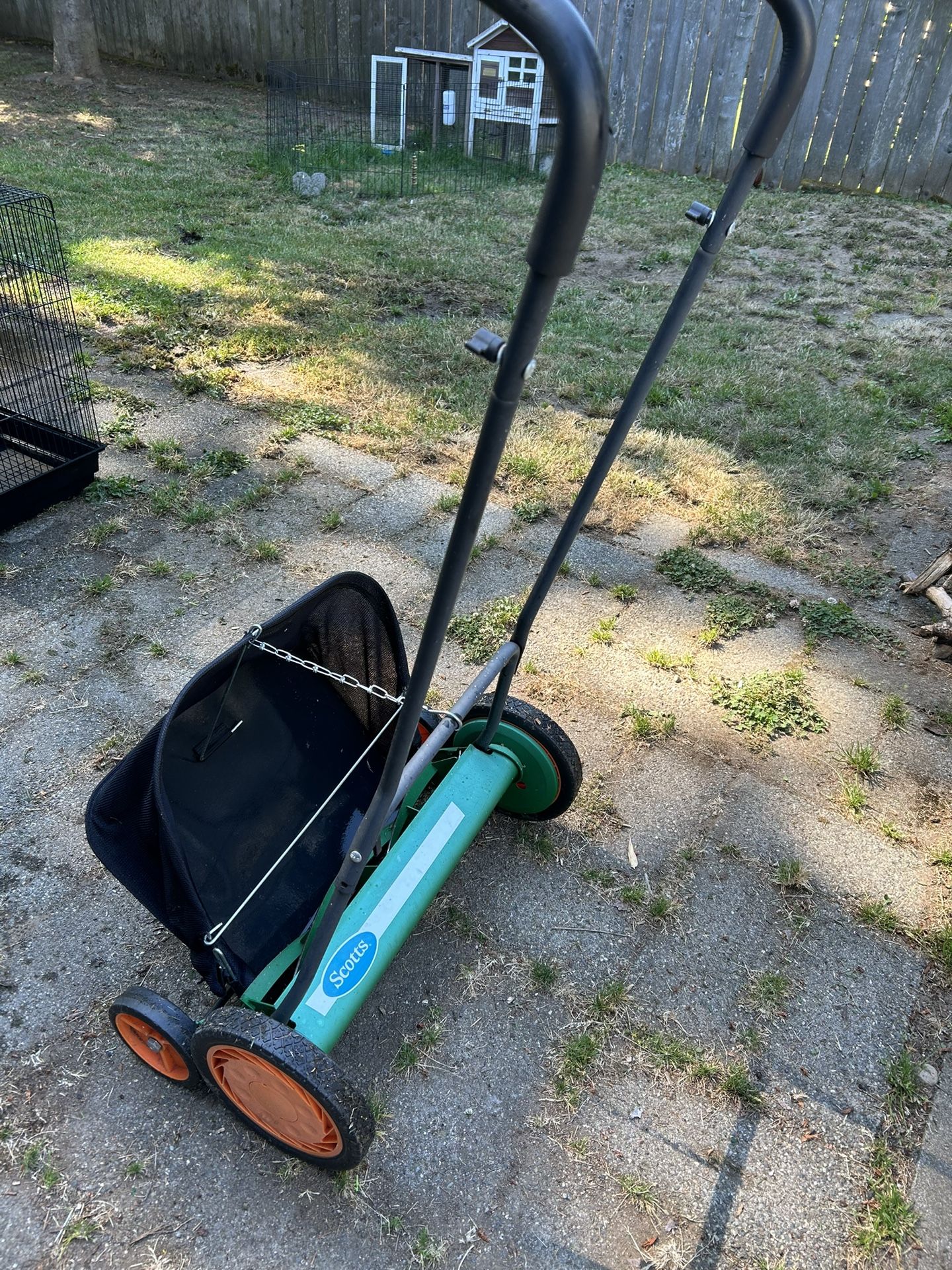 Scott’s Manual Lawn Mower Free