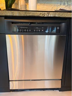 GE Triton Built-In Dishwasher – Stainless Steel Front – Works Great