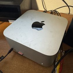 Mac Studio M1 Max + Mac Studio Display