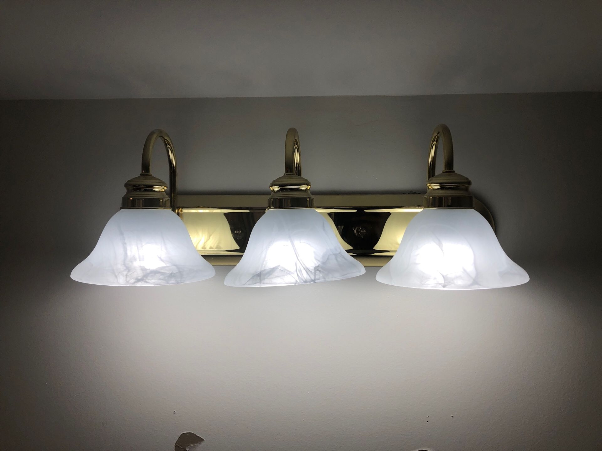 3 bulb light