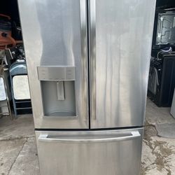 GE Refrigerator 36"W 70"H Everything Works Good 1 Month Warranty....