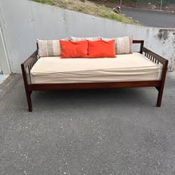 Day bed with twin mattress and cushions