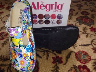 Alegria Nursing Shoes size 7/37