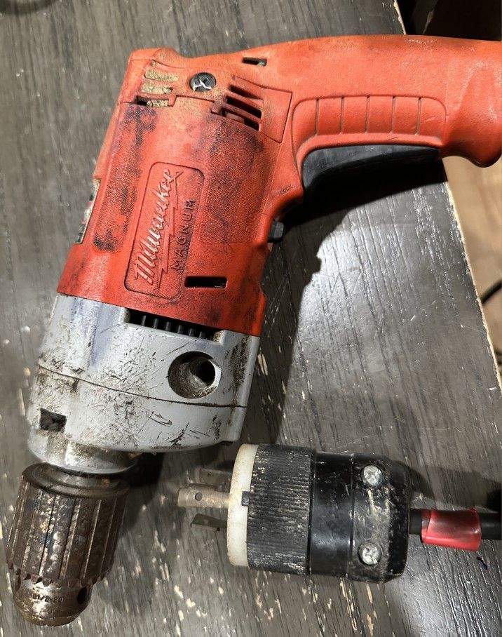Milwaukee Magnum Holeshooter 