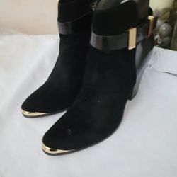 Preown Black Suede Boots 