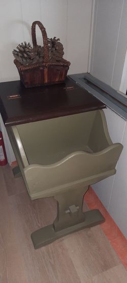 Vintage Wooden Magazine Rack/Newspaper Holder