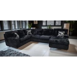 S319 Austin Black Sectional 