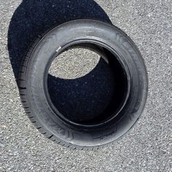 Like New Tire 205/60HR16 Mastercraft Stratus AS 
