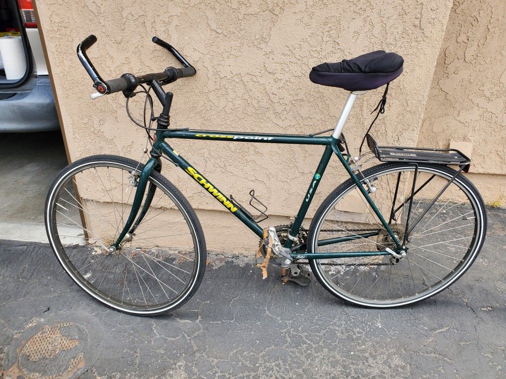 Schwinn Crosspoint Hybrid Bike