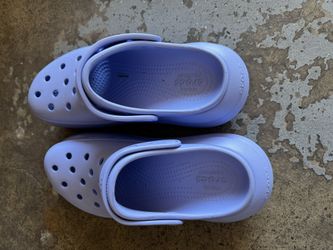 Crocs Size 7