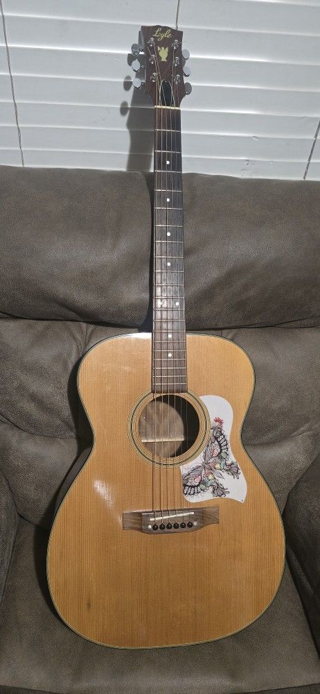 VINTAGE ACOUSTIC GUITAR $139