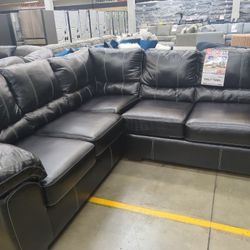 Kiser Black Sectional RETAIL  Price $1399 Save$300