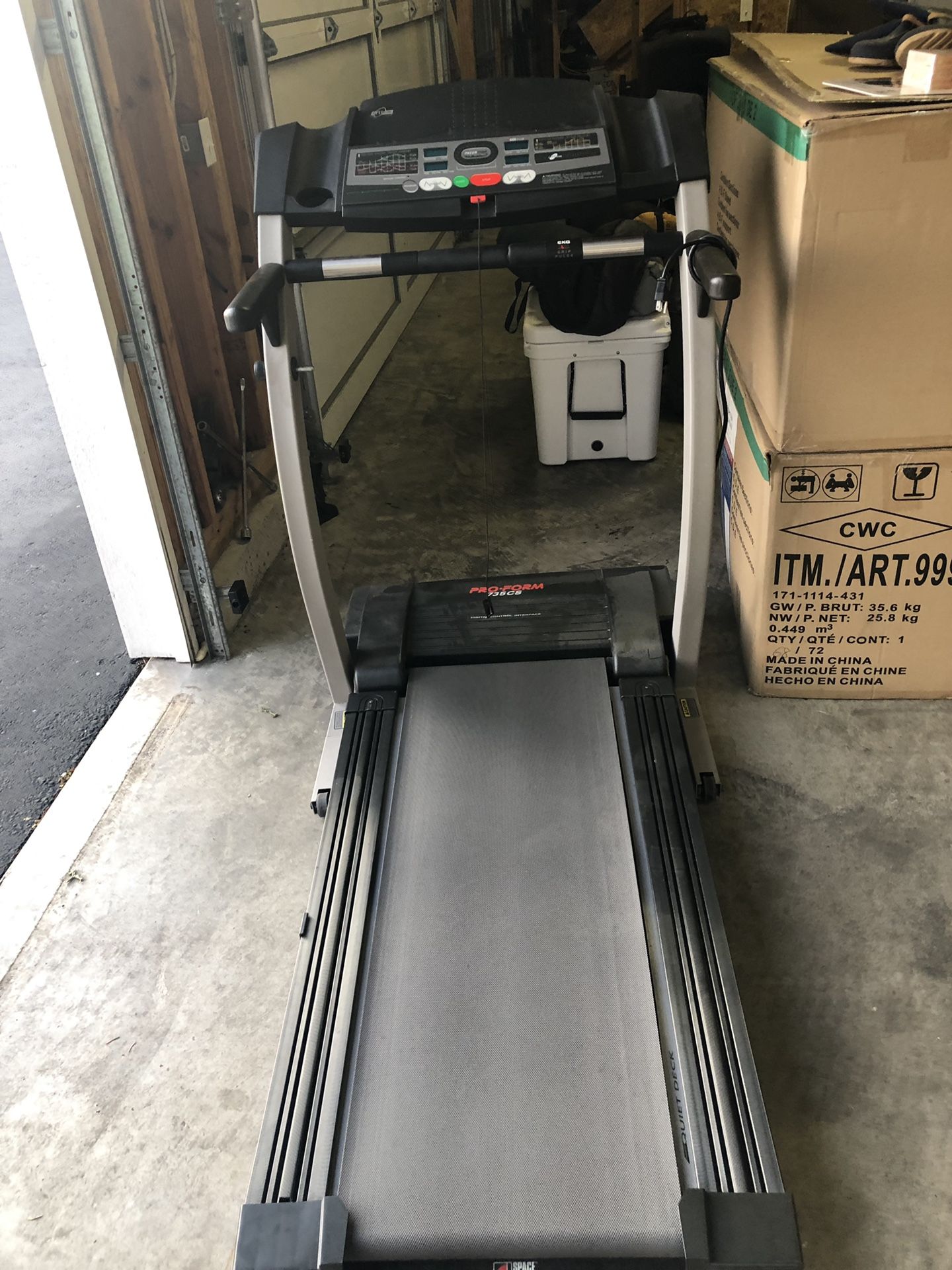 Treadmill ProForm 735CS. Great Shape, Works Perfectly. Hardly Used, sat