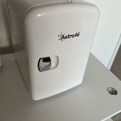 Mini Fridge, 4 Liter/6 Can AC/DC Portable