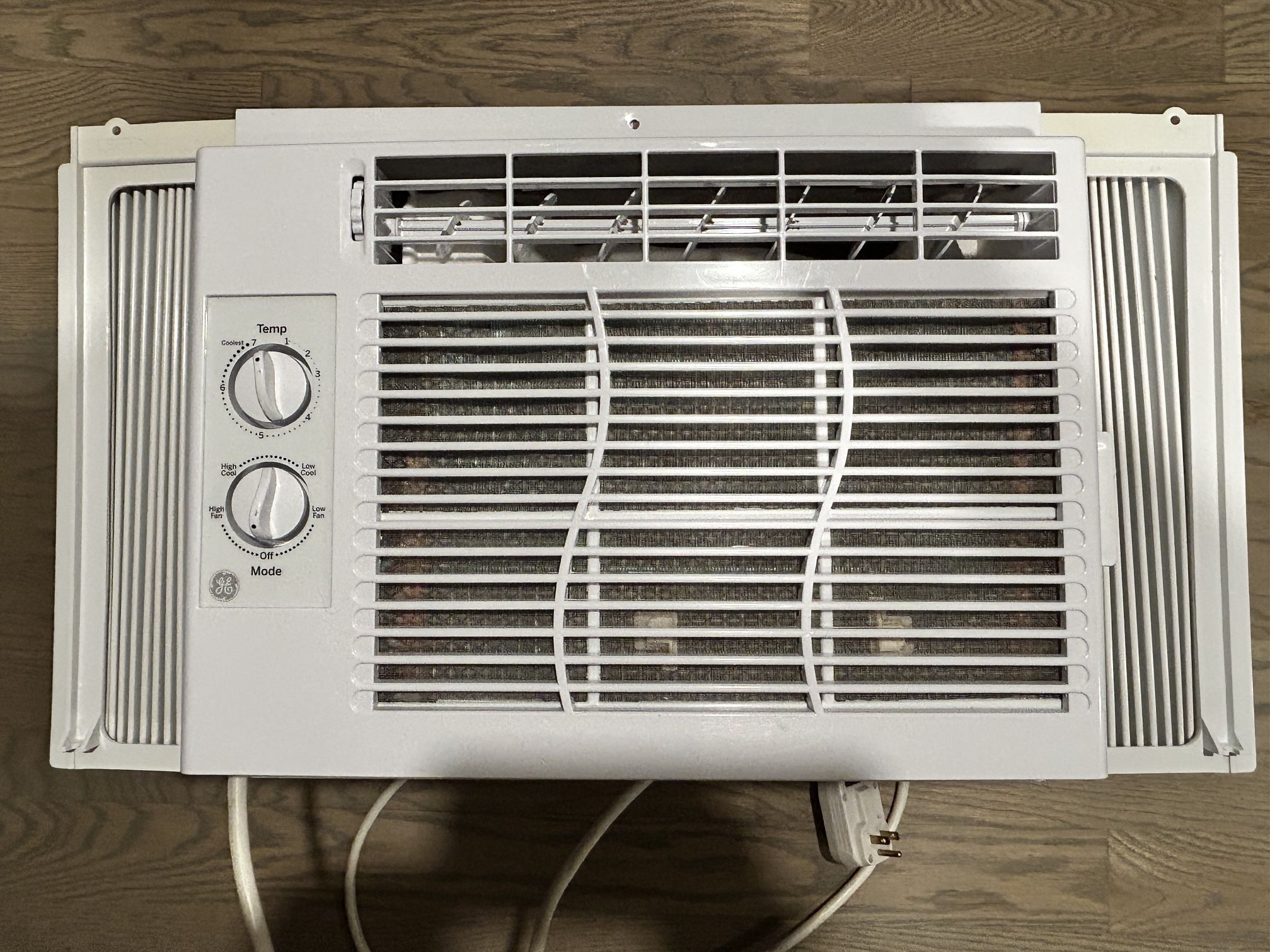 GE 5000 BTU AIR CONDITIONER - VERY COLD AIR