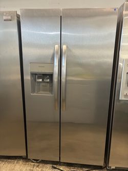 2022 Frigidaire stainless steel side by side refrigerator