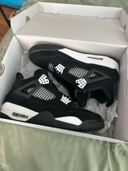 Jordan 4 white thunder size 10.5