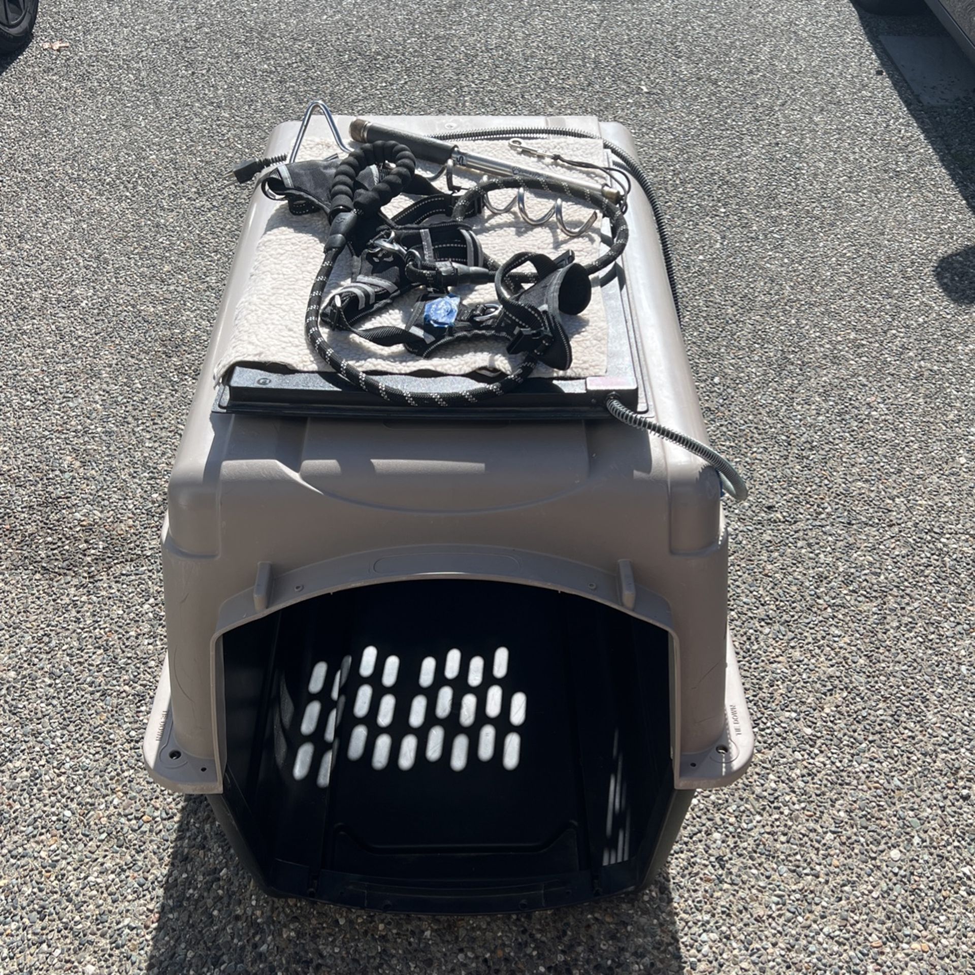 Dog kennel And Accessories