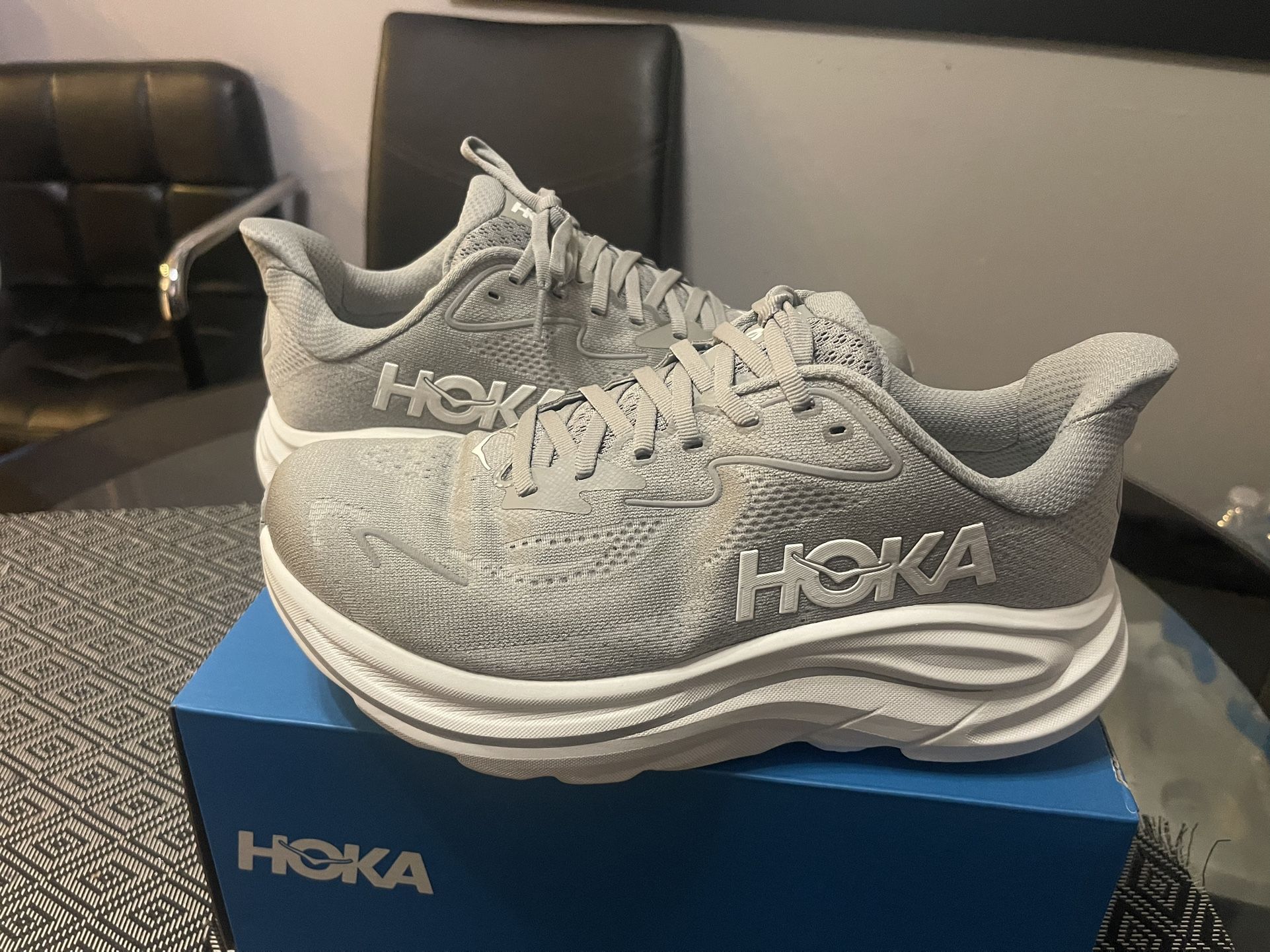 Hoka Clifton 10 / Size 9 4E Men’s $95
